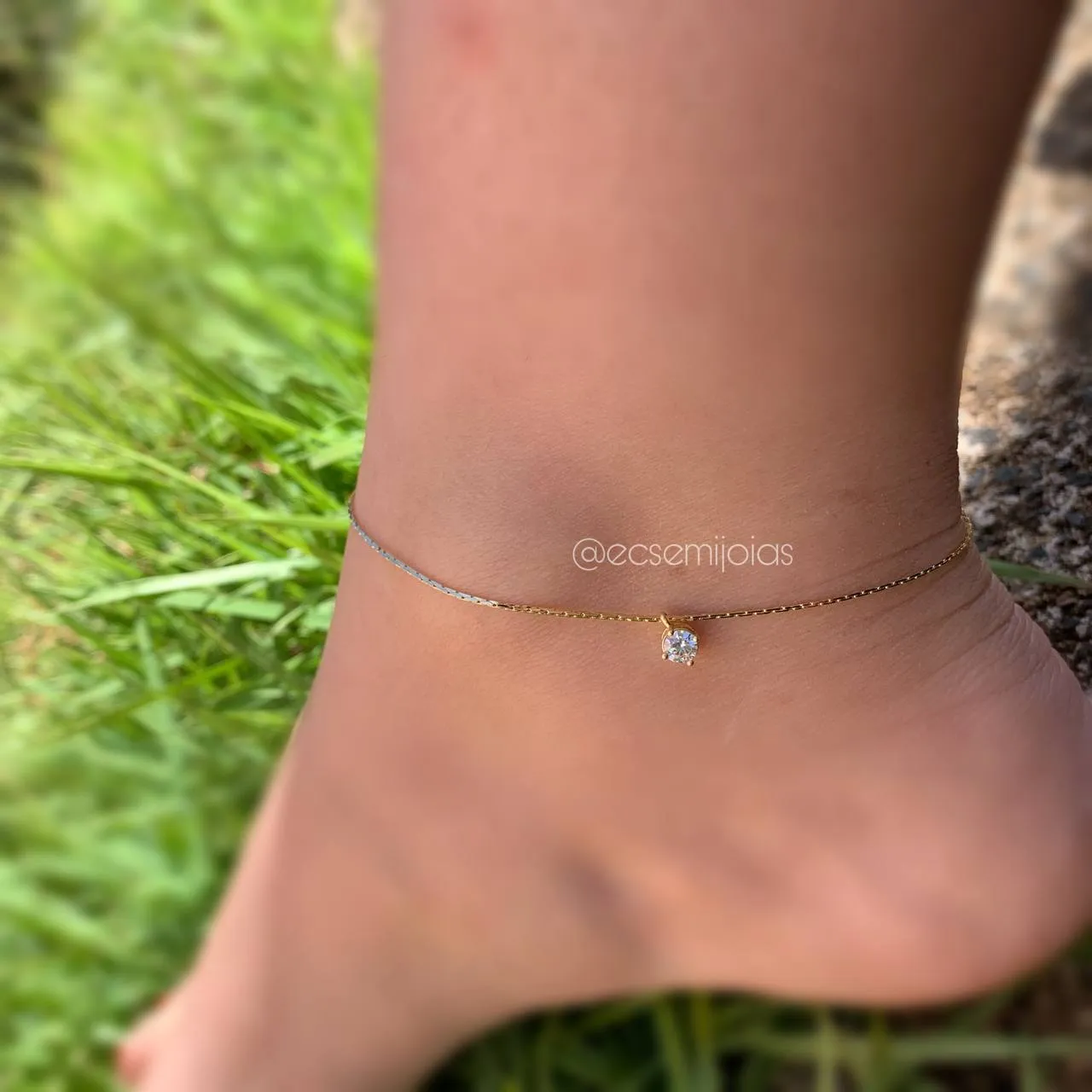 Tornozeleira corrente tradicional c/ zircônia redonda pendurada - 22 cm+ 3 cm de extensor- banhado a ouro 18k