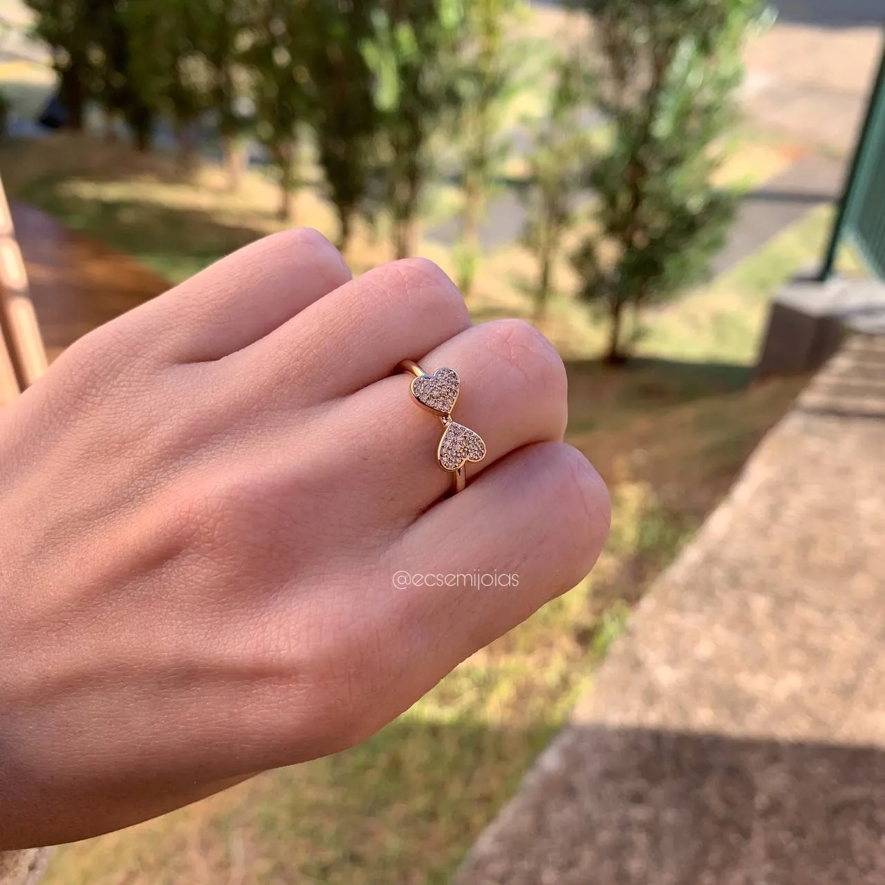 Anel 2 corações cravejados - banhado a ouro 18k