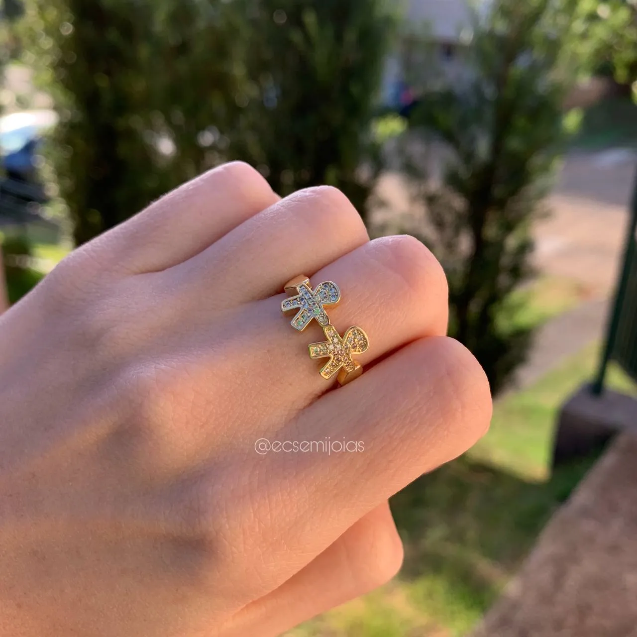 Anel 2 meninos cravejados - banhado a ouro 18k
