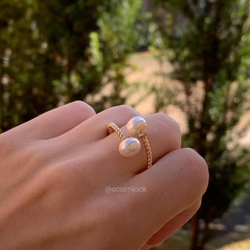 Anel 2 perolas aro torcido - banhado a ouro 18k