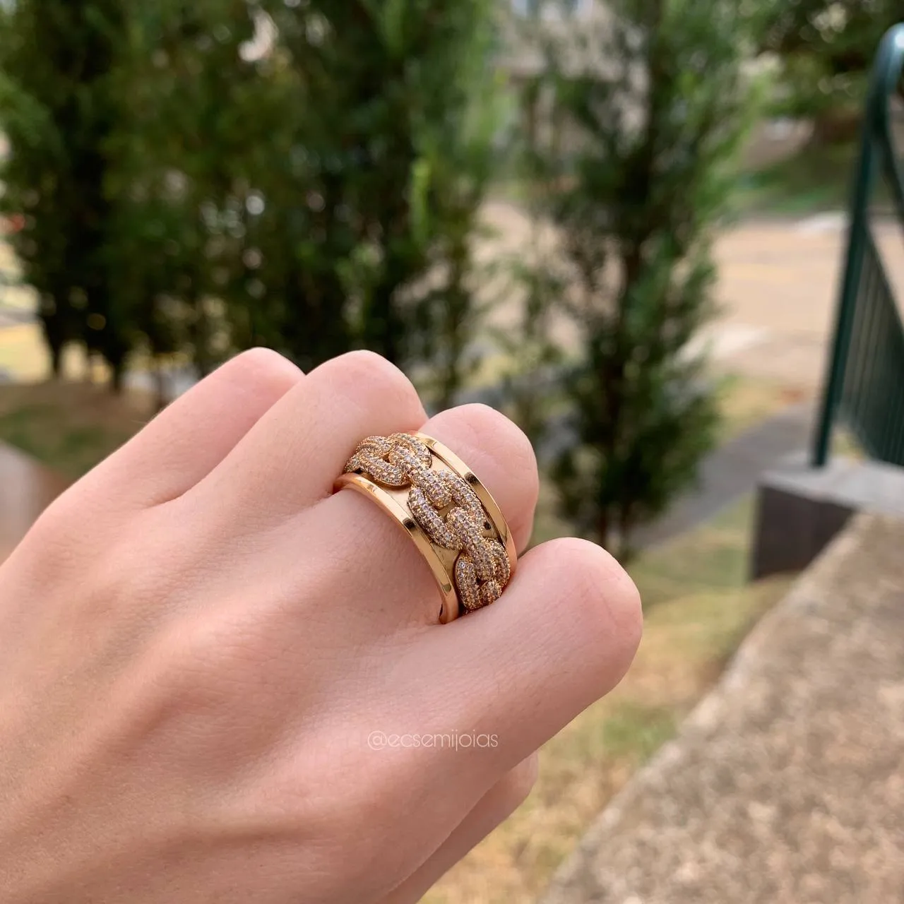 Anel 360 com corrente cravejada - banhado a ouro 18k