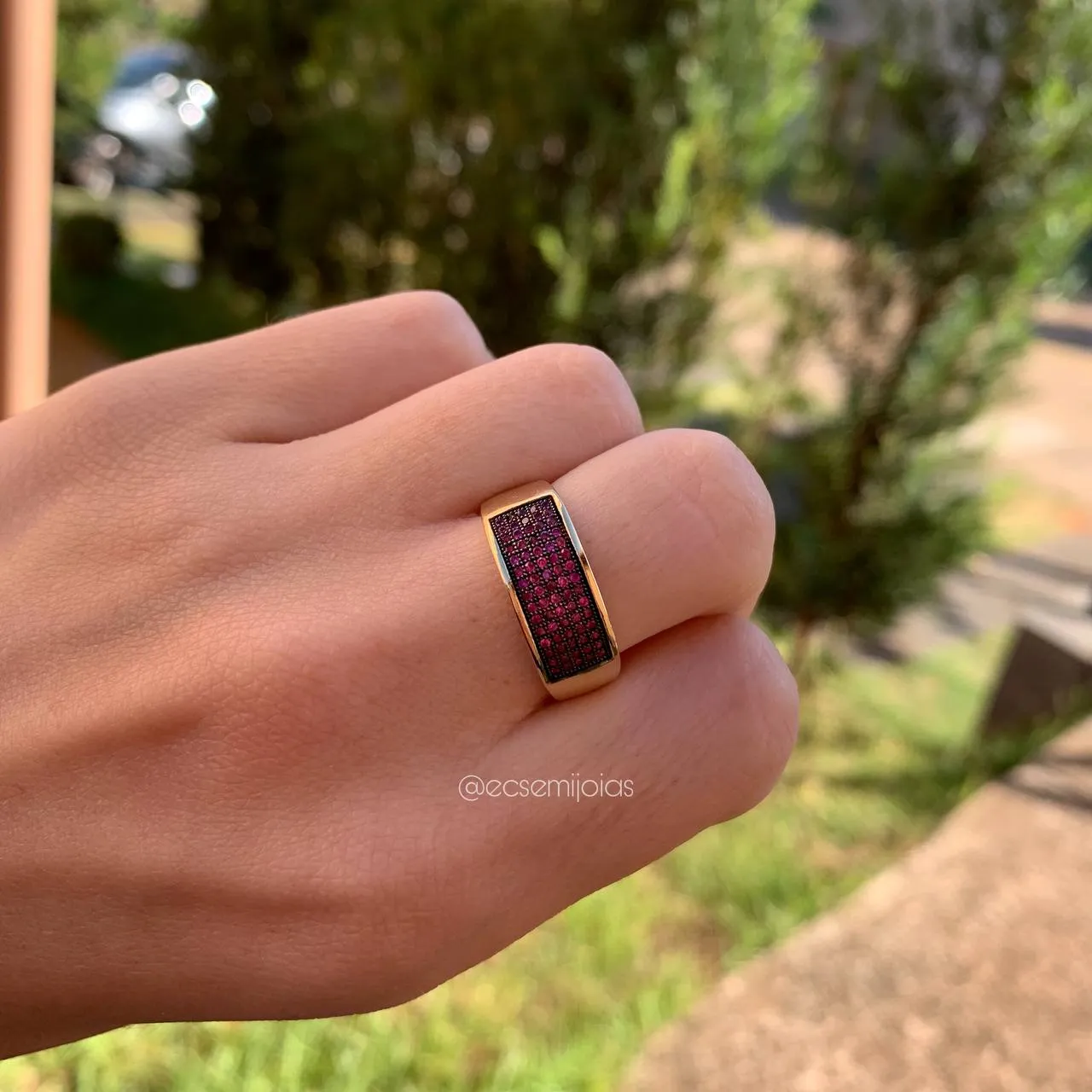 Anel 5 fileiras cravejado em cima - banhado a ouro 18k