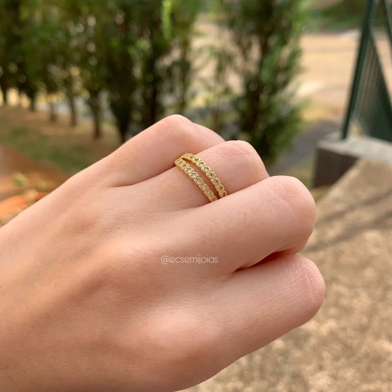 Anel aparador florzinhas - banhado a ouro 18k