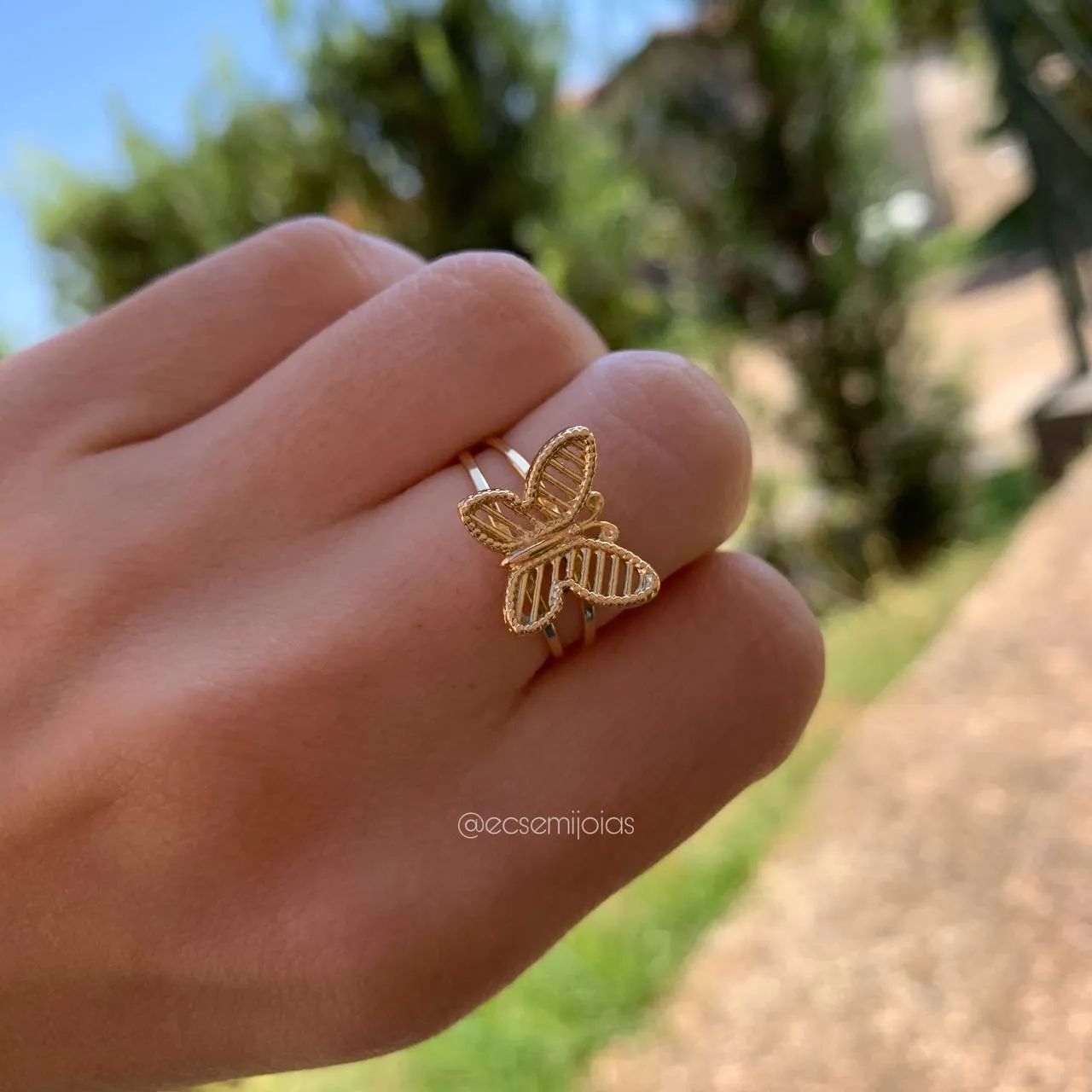 Anel aro duplo com borboleta em cima - banhado a ouro 18k