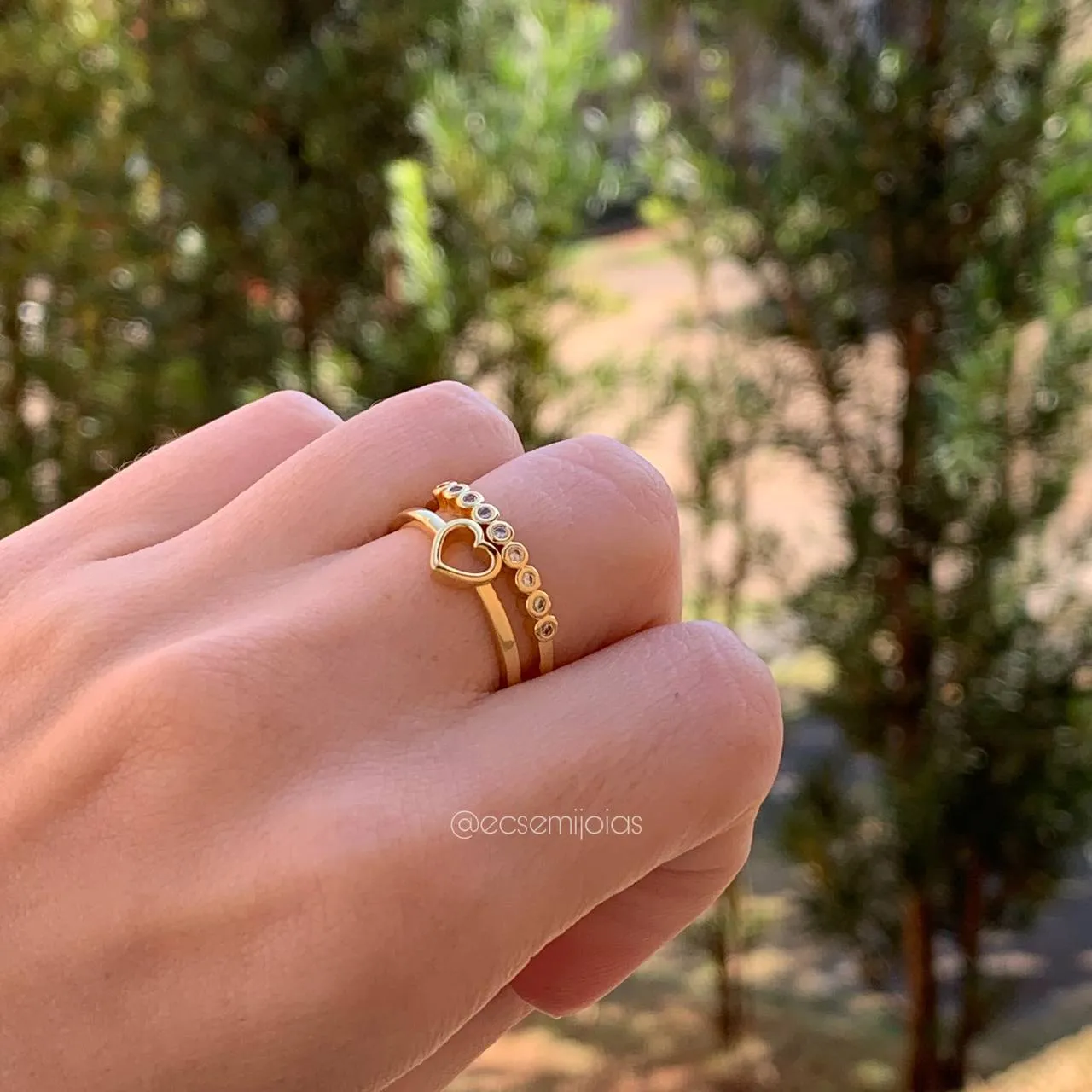 Anel aro duplo e com zircônias e coração vazado - banhado a ouro 18k