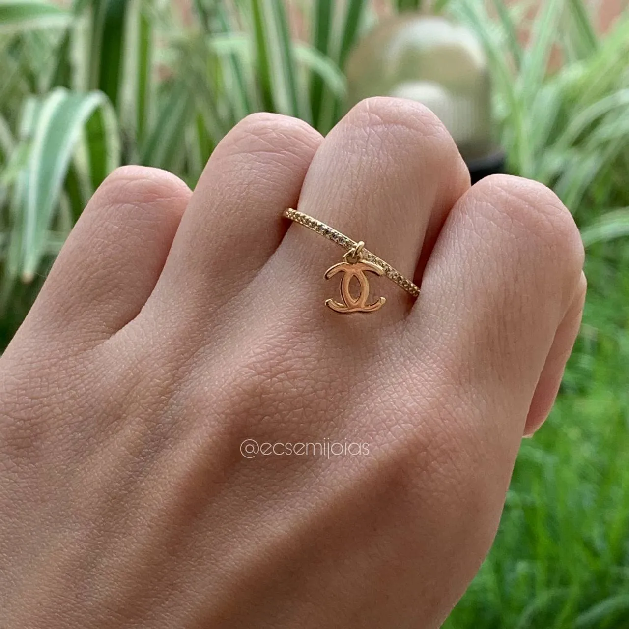 Anel aro fino cravejado chanel - banhado a ouro 18k
