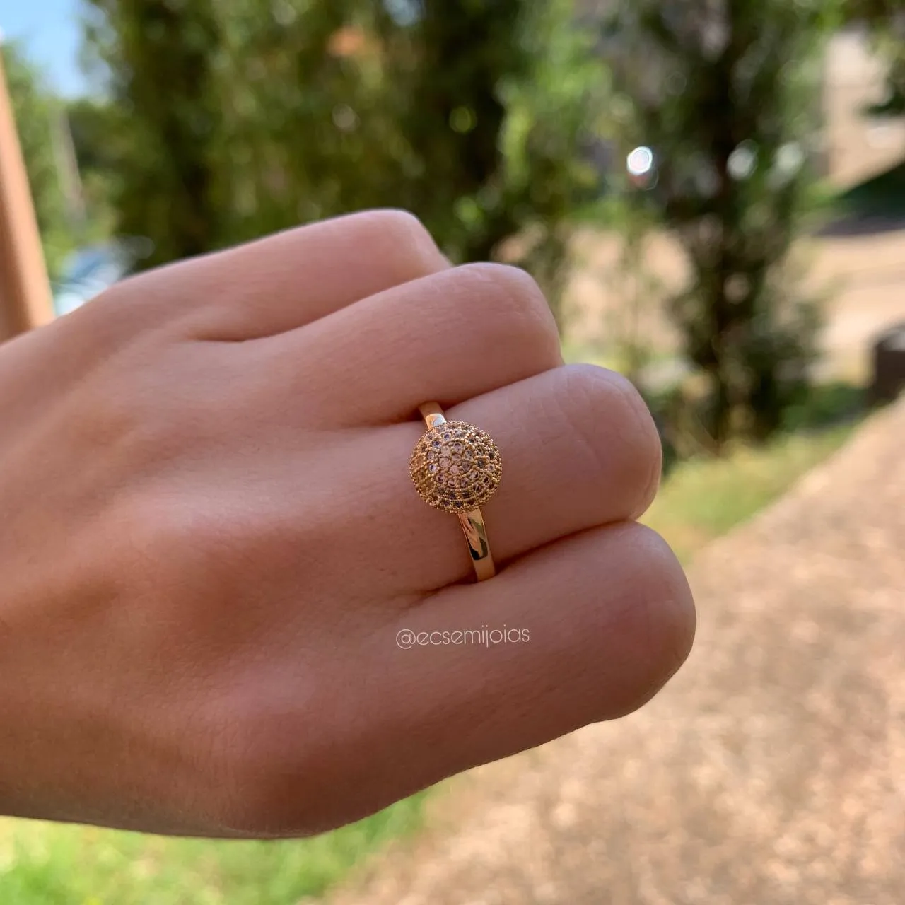 Anel bola cravejada - banhado a ouro 18k