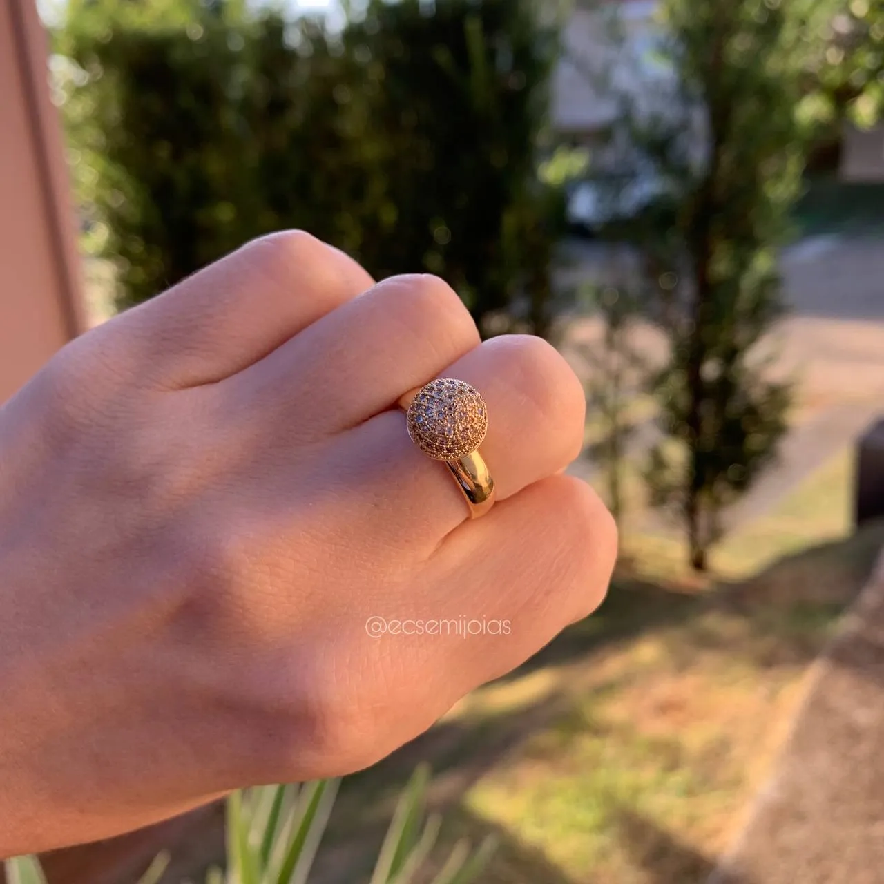 Anel bola cravejada - banhado a ouro 18k