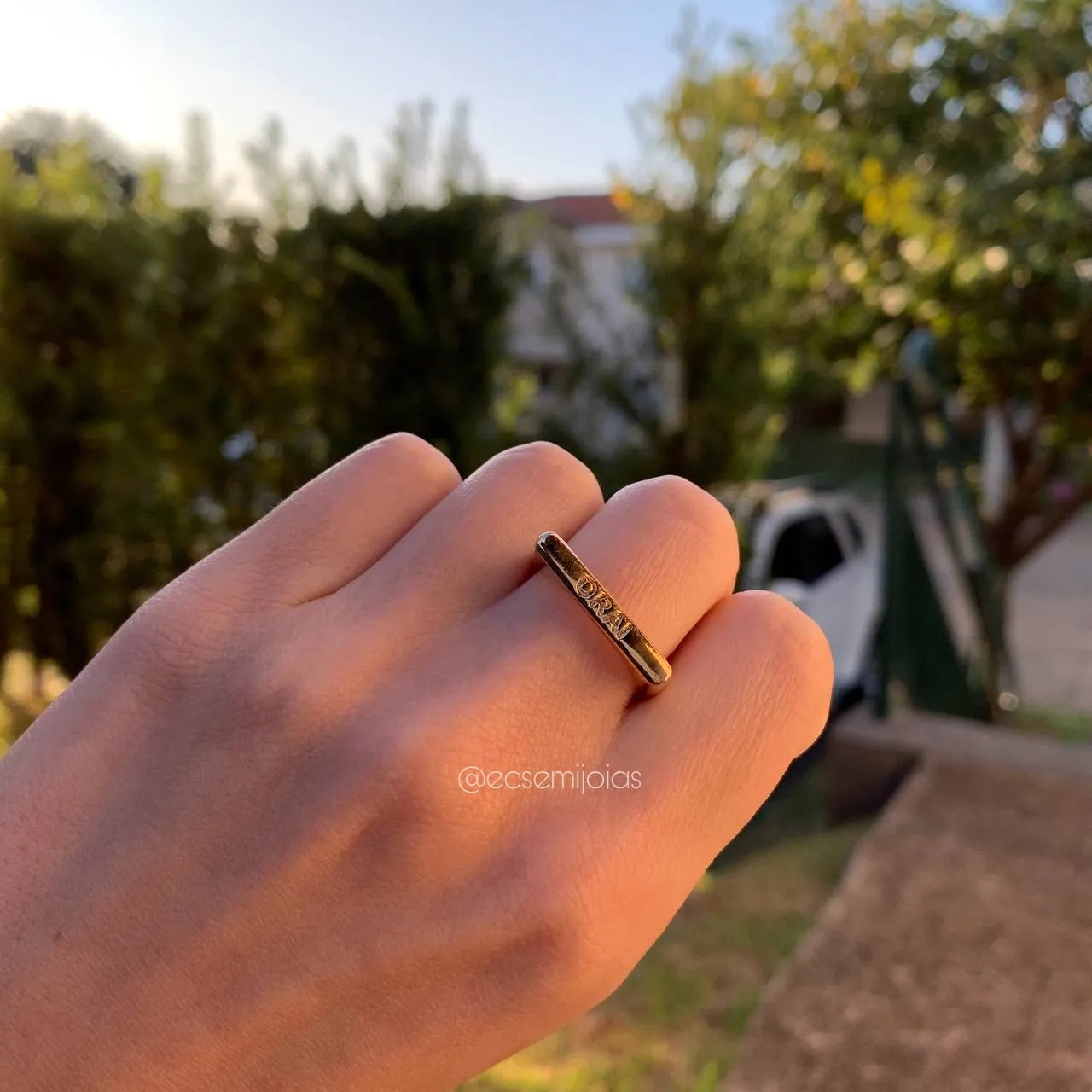 Anel chapinha escrito orai - banhado a ouro 18k
