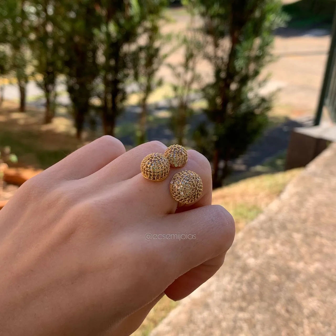Anel com 3 bolas cravejadas médias ajustável - banhado a ouro 18k