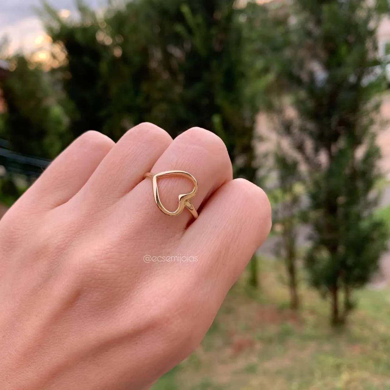 Anel coração de lado - banhado a ouro 18k