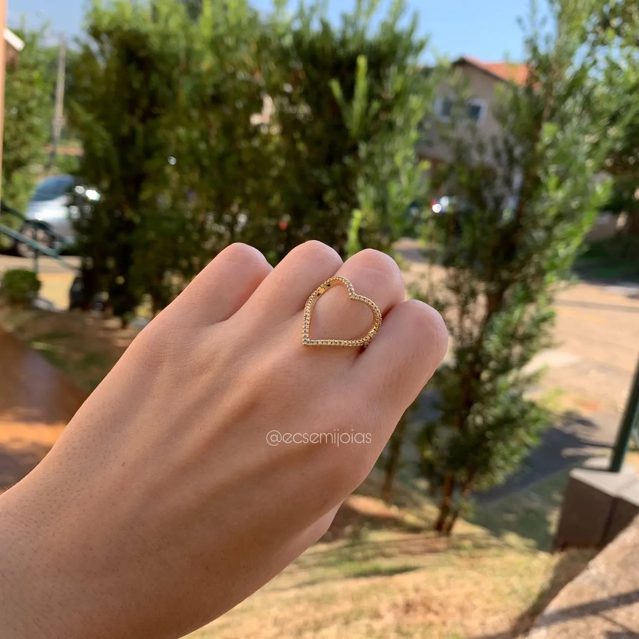 Anel  coração vazado cravejado em volta longo - banhado a ouro 18k