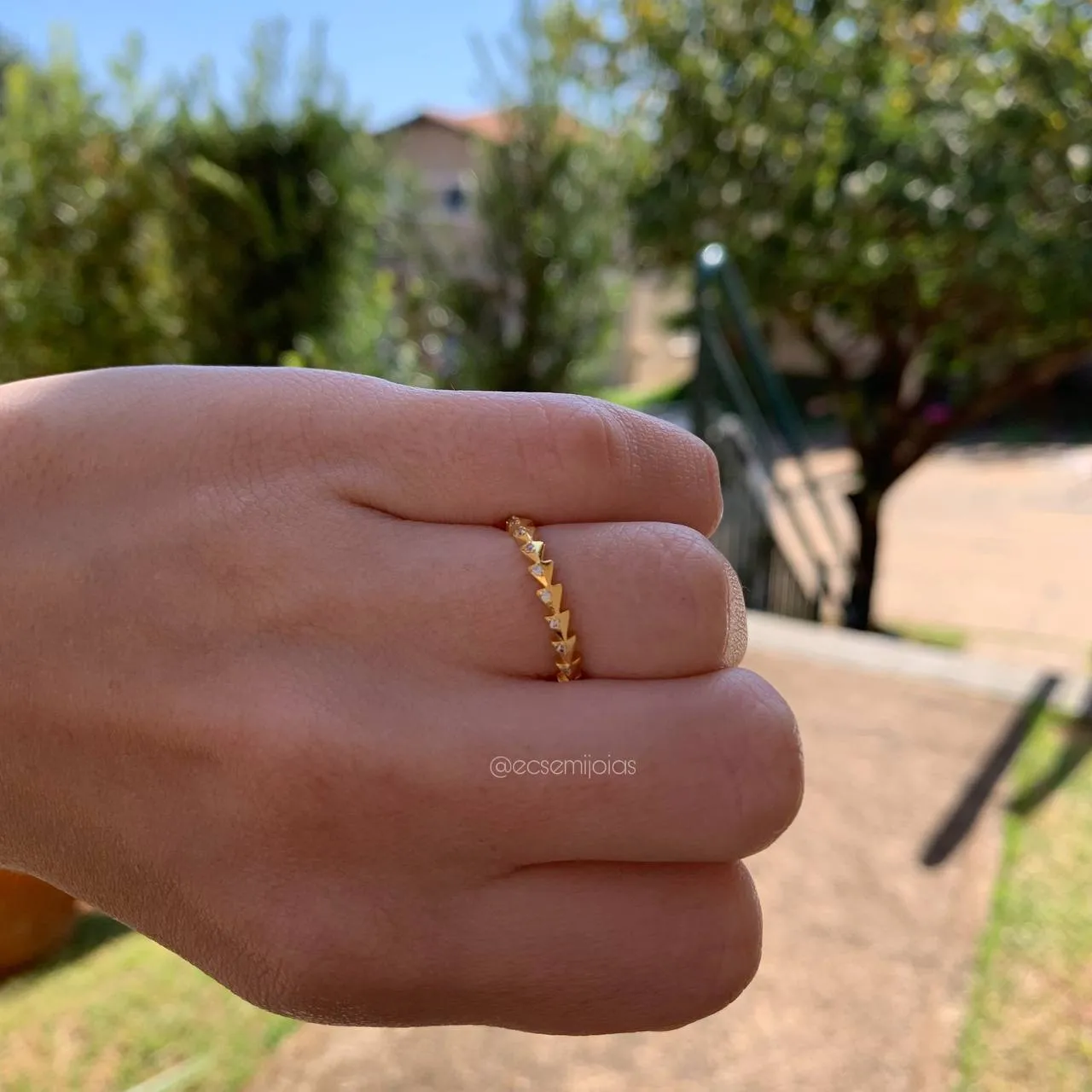 Anel corações com zircônias - banhado a ouro 18k