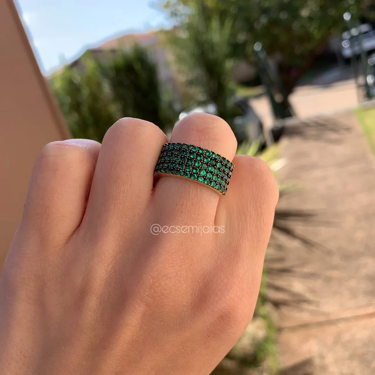 Anel cravejado c/ zircônias maiores - banhado a ouro 18k