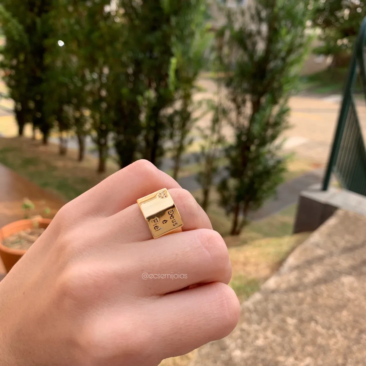 Anel Deus é fiel - banhado a ouro 18k