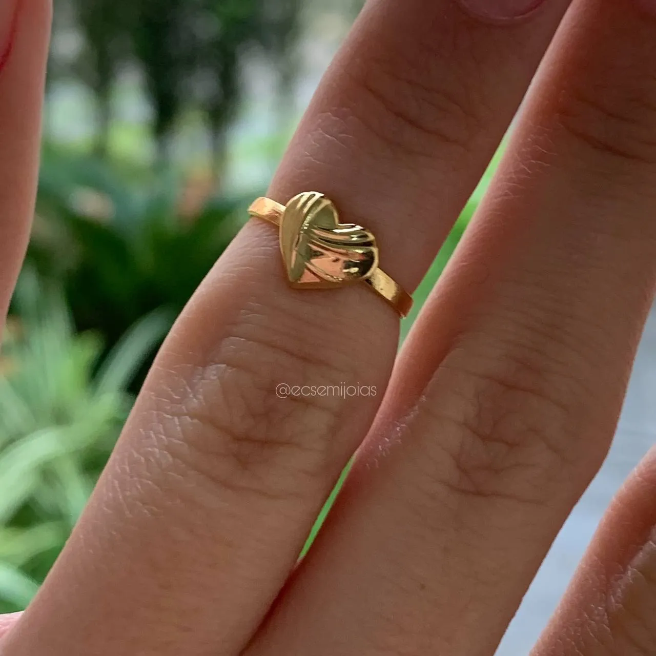 Anel falange coração liso com detalhes - banhado a ouro 18k