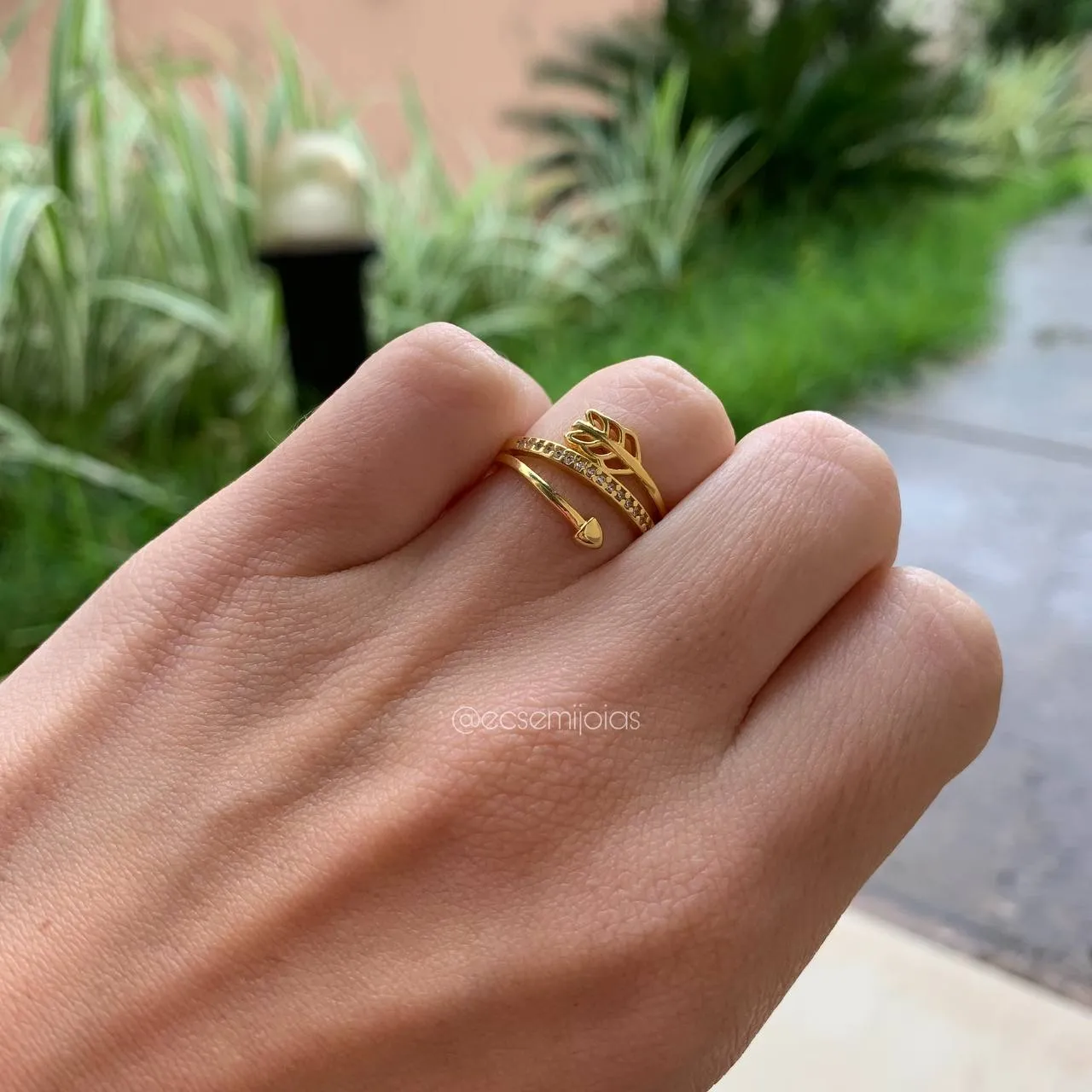 Anel flecha aro cravejado - banhado a ouro 18k