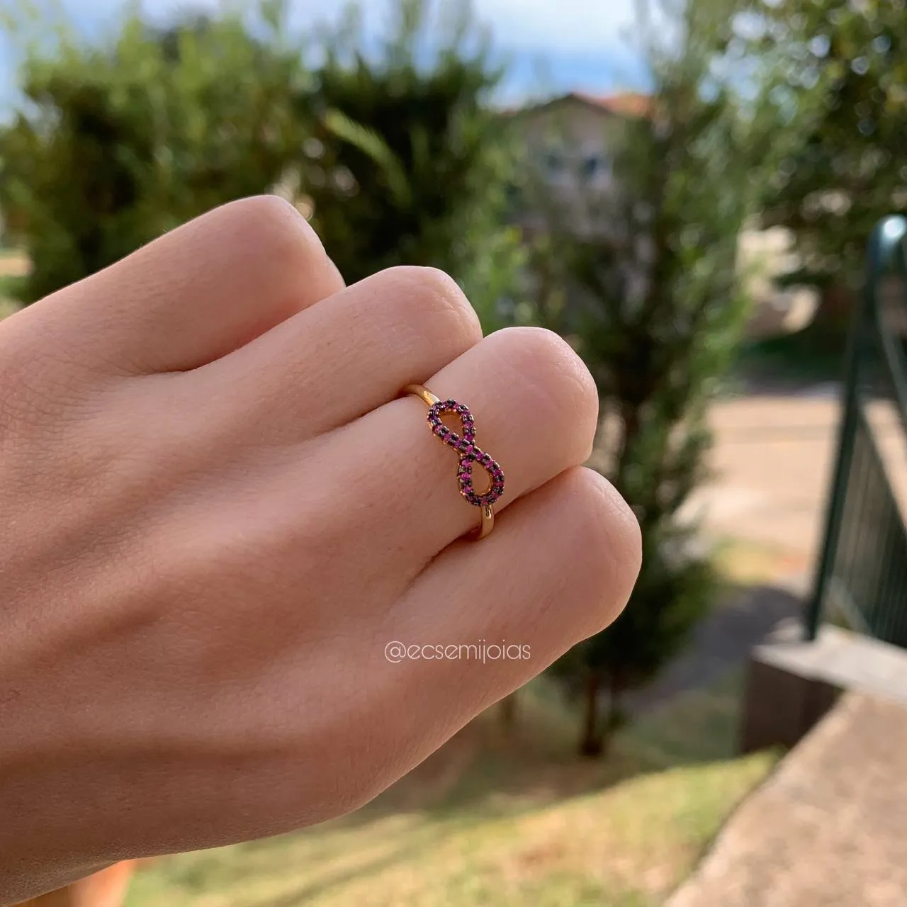 Anel infinito cravejado - banhado a ouro 18k