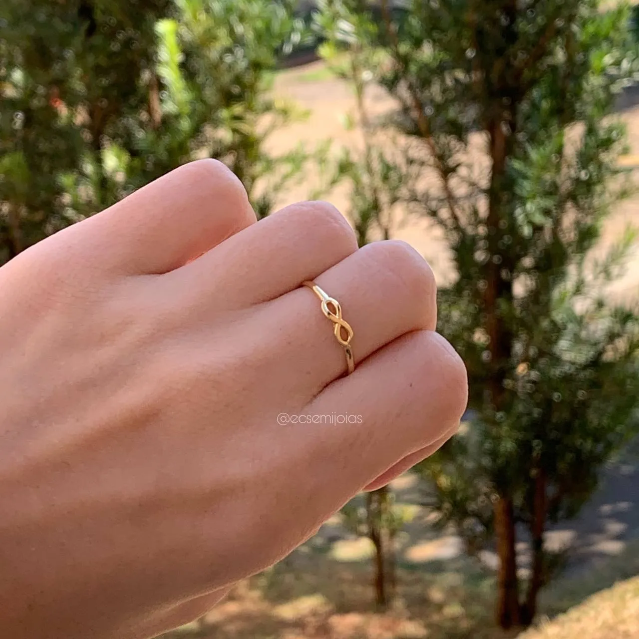 Anel infinito pequeno liso - banhado a ouro 18k