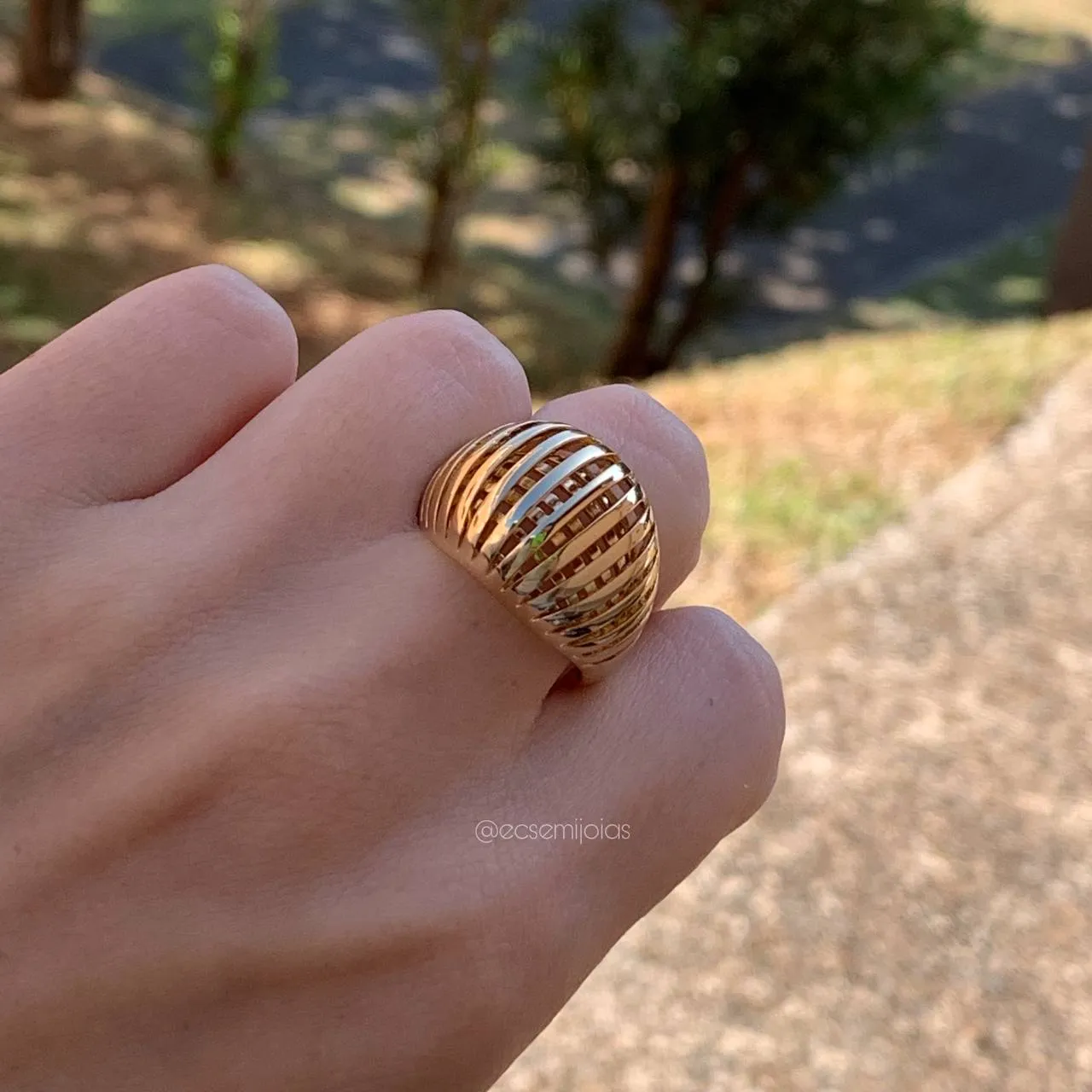 Anel oval liso alto - banhado  a ouro 18k