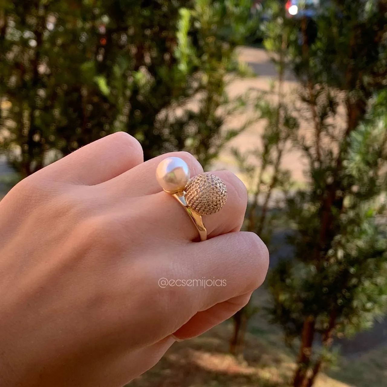 Anel perola e bola cravejado - banhado a ouro 18k