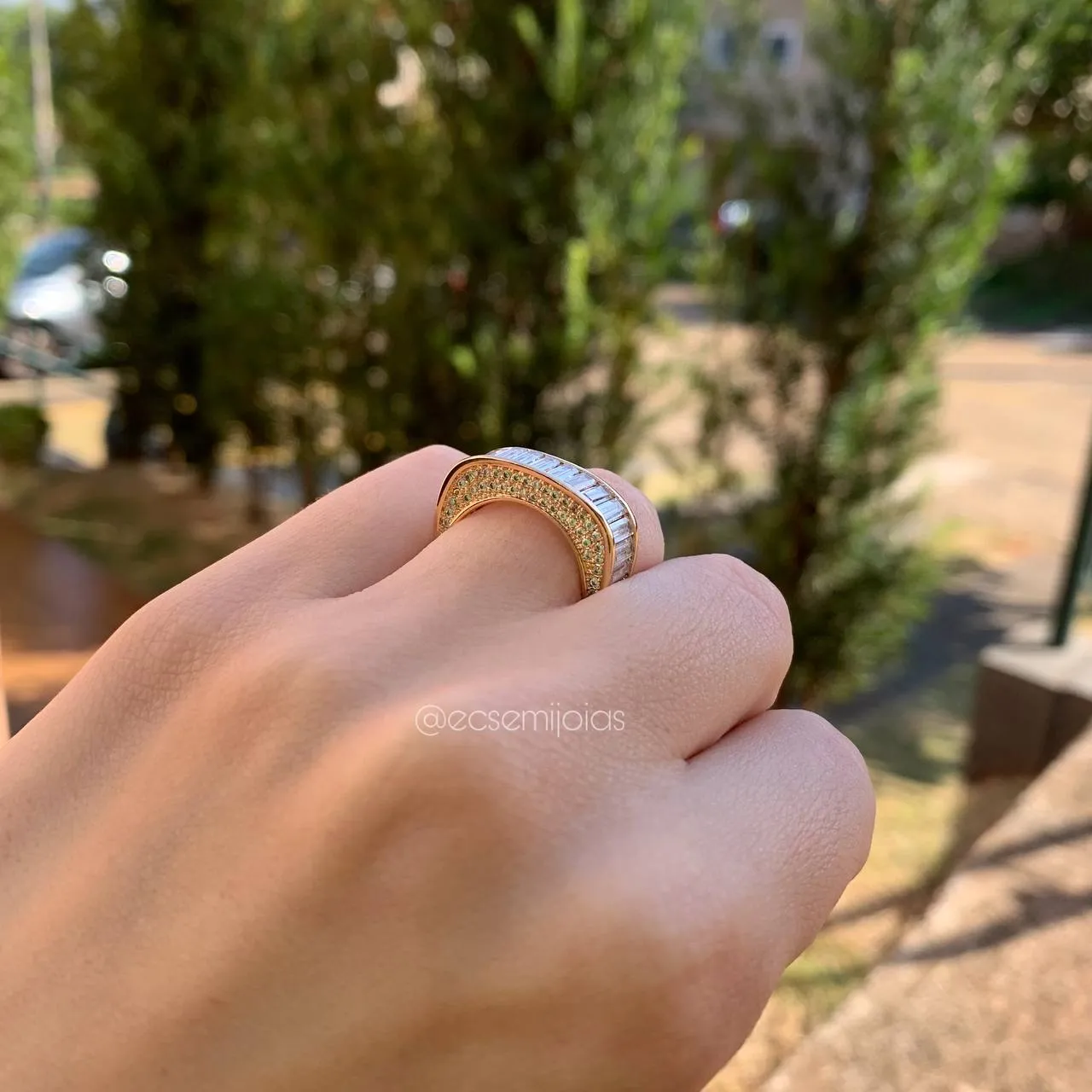 Anel quadrado cravejado com baguetes - banhado a ouro 18k