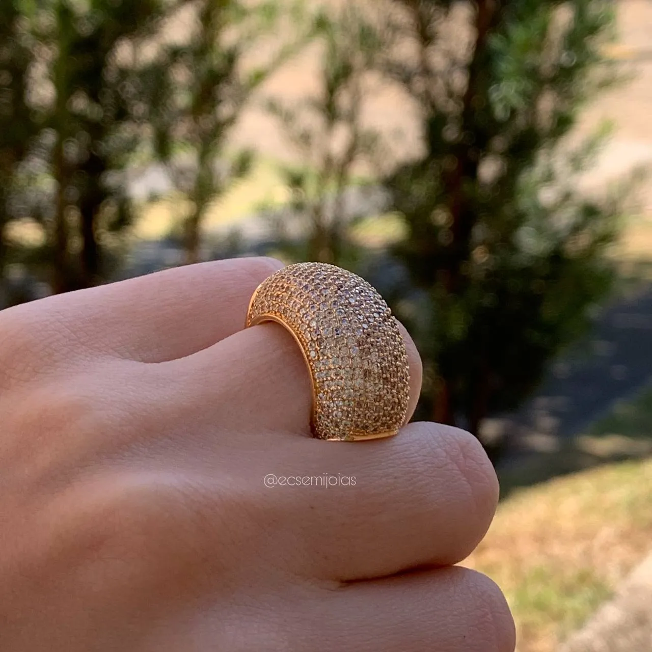 Anel retangular cravejado - banhado a ouro 18k