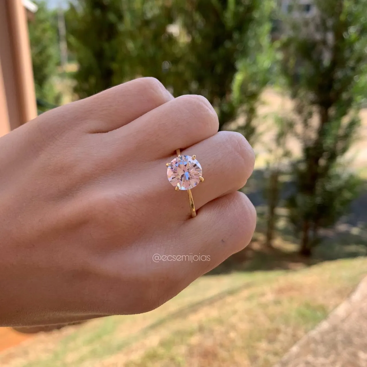 Anel solitário pedra 10 mm - banhado a  ouro 18k