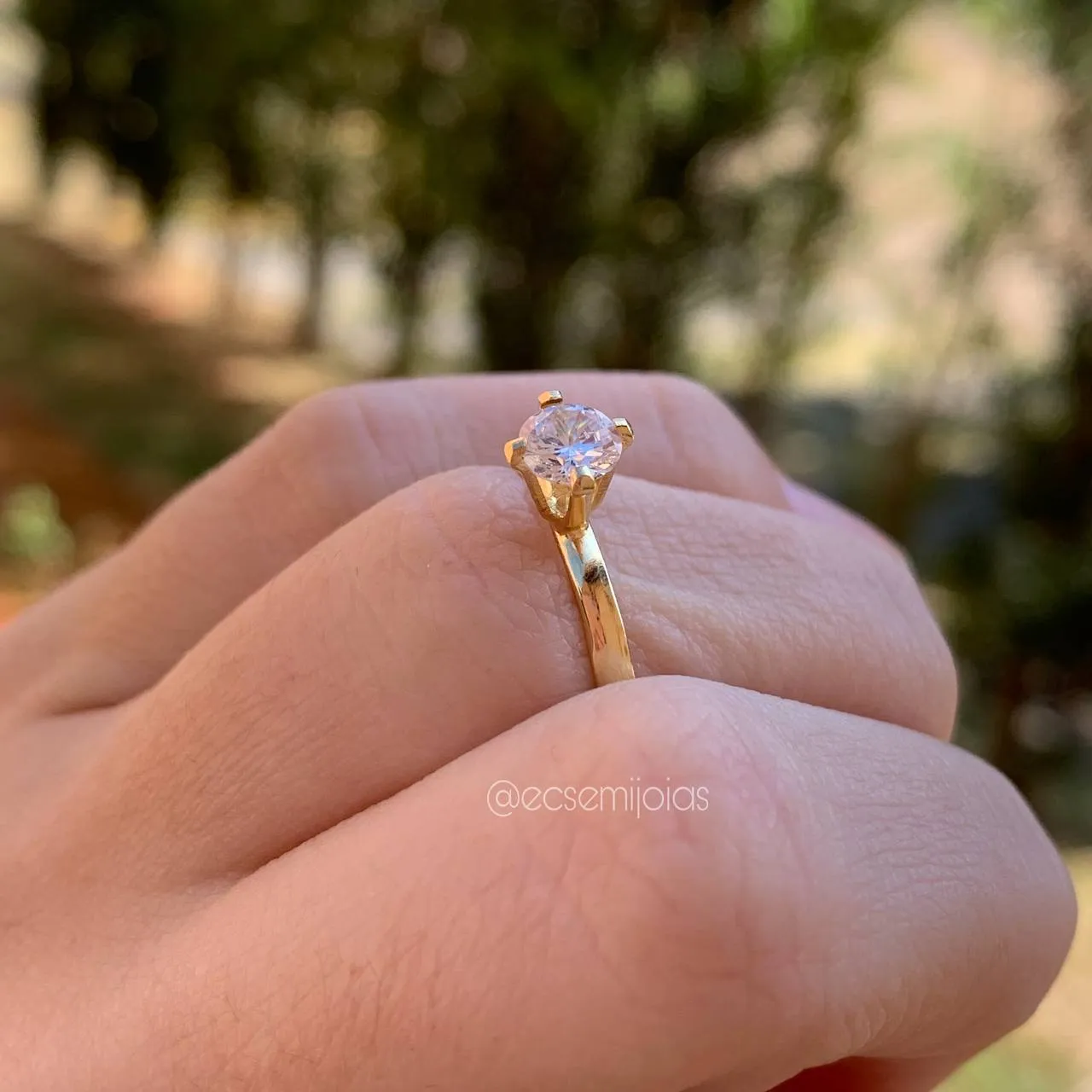 Anel solitário pedra 5 mm - banhado a ouro 18k