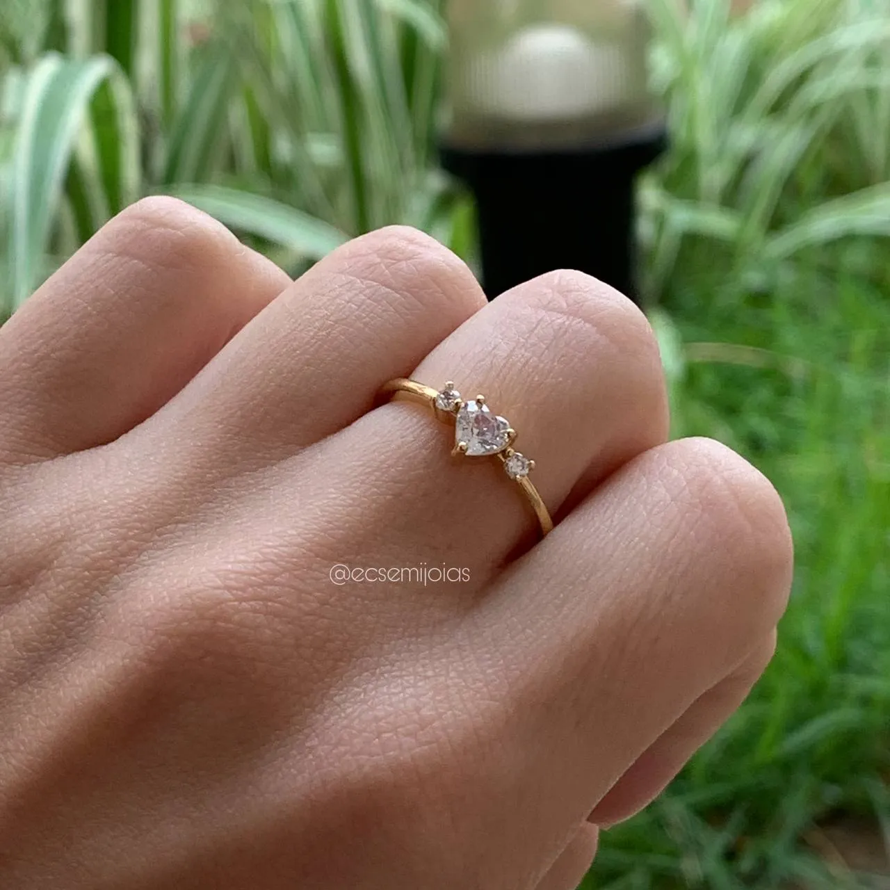 Anel três corações com Pedra - banhado a ouro 18k