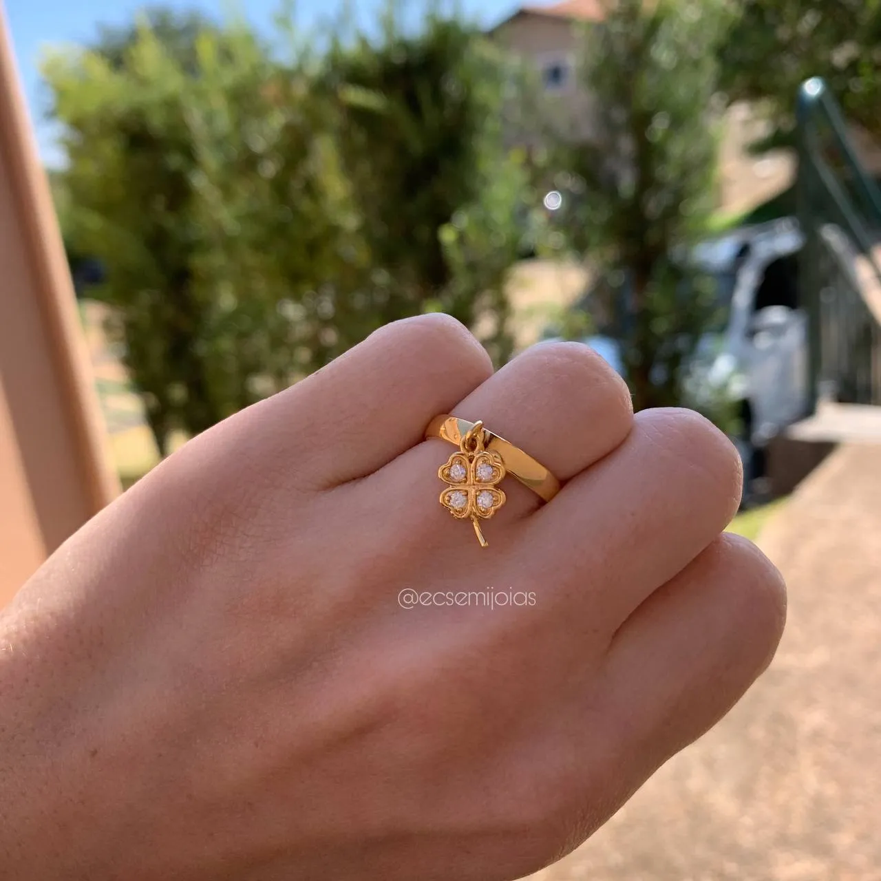 Anel trevo de 4 folhas pendurado - banhado a ouro 18k