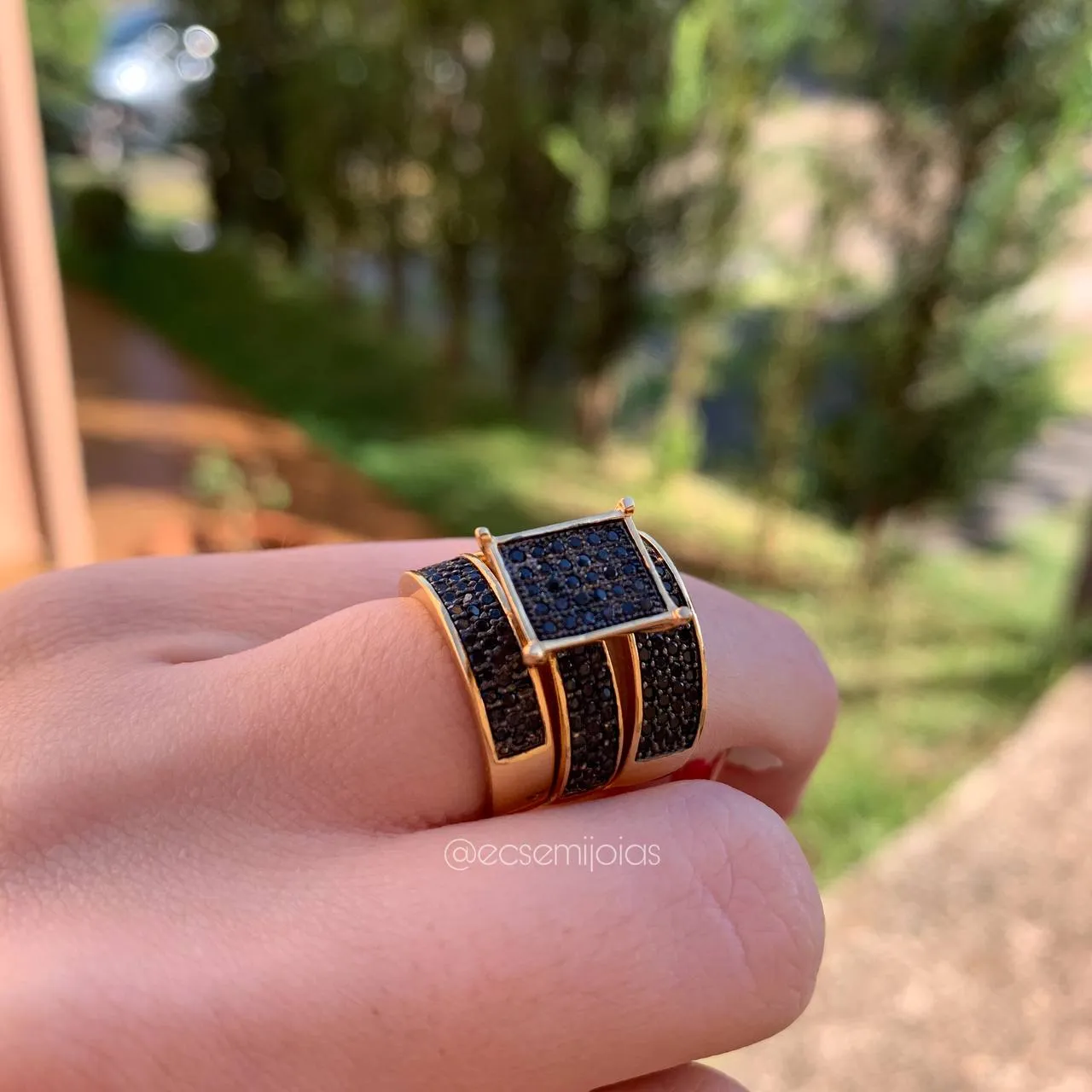 Anel trio cravejado cabeça quadrada - banhado a ouro 18k