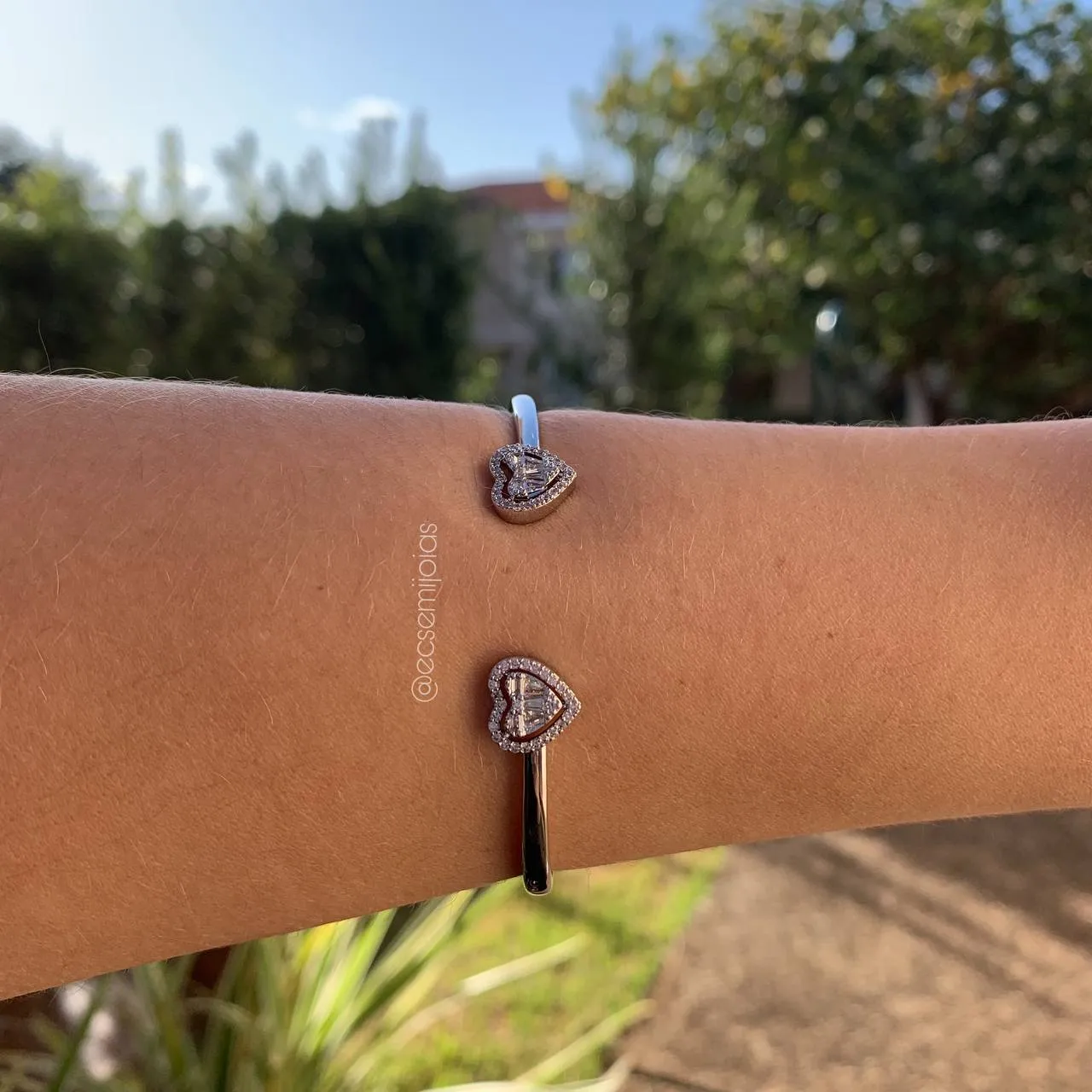 Bracelete 2 corações cravejados - banhado a ródio branco
