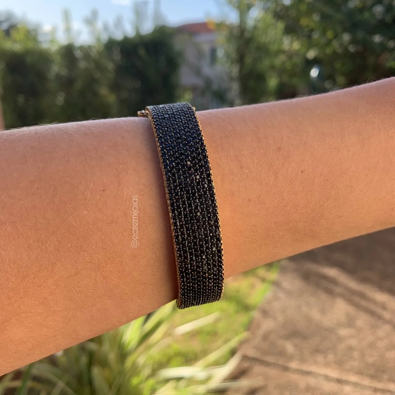 Bracelete mais grosso cravejado 8 fileiras de zircônia - banhado a ouro 18k