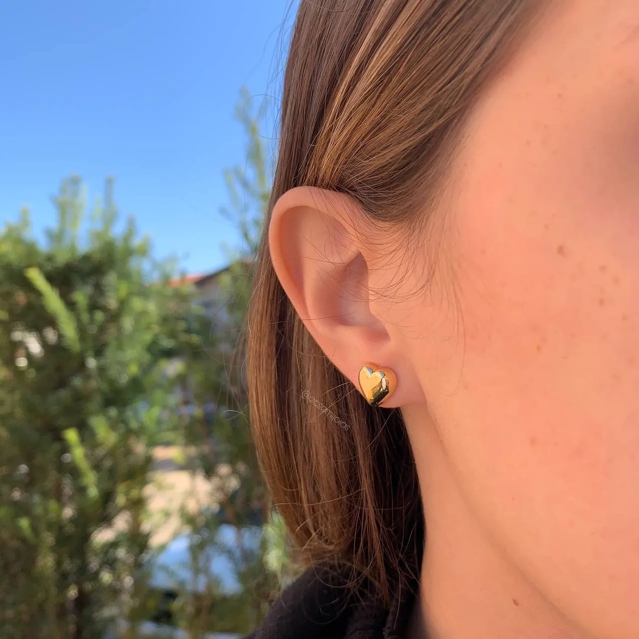 Brinco coração liso três tamanhos, maior - banhando a ouro 18k