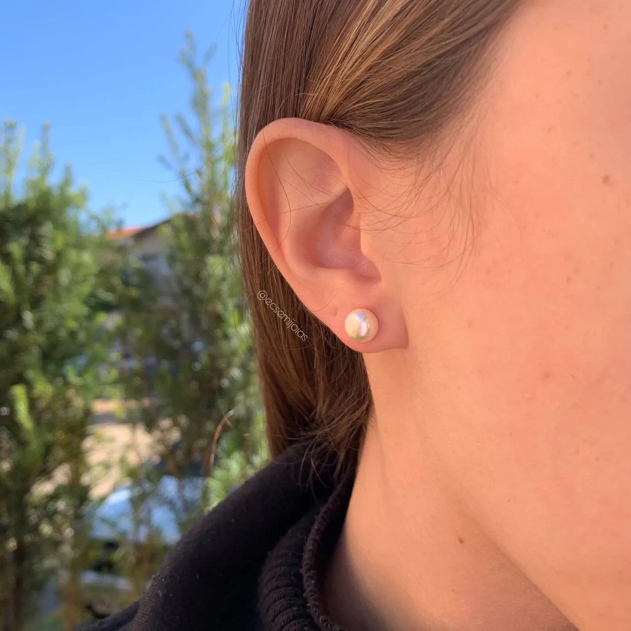 Brinco pérola meia lua 8mm - banhado a ouro 18k
