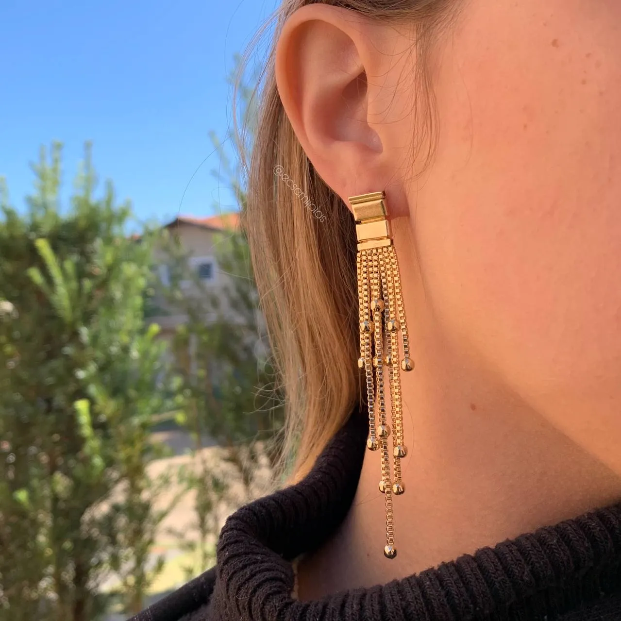 Brinco quadrado com franjas e bolinhas   - banhado a ouro 18k