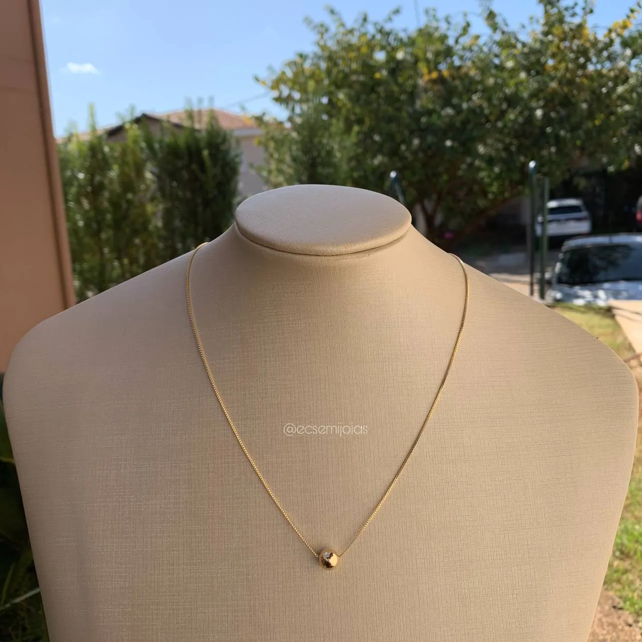 Colar bola única 8 mm trabalhada - 45 cm - banhado a ouro 18k