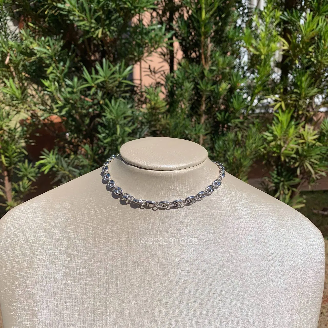 Colar choker oval oco - 30 cm+ 10 cm de extensor - banhado a ródio branco