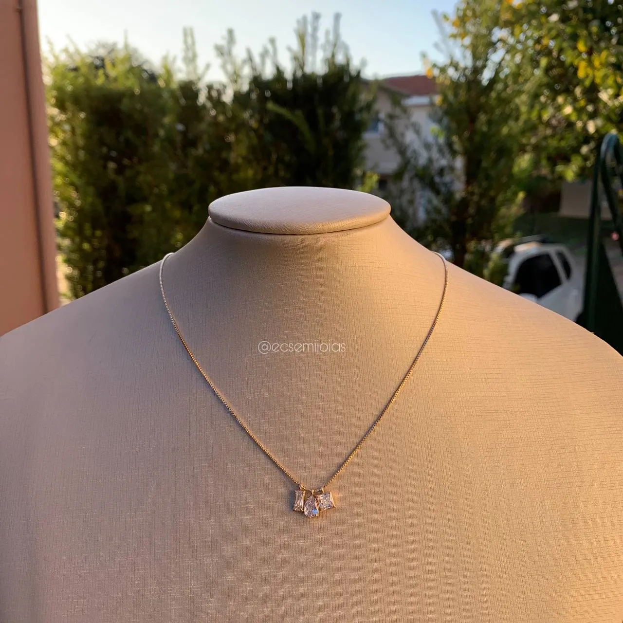 Colar com 3 pingentes gota quadrada e baguete - banhado a ouro 18k - 45 cm