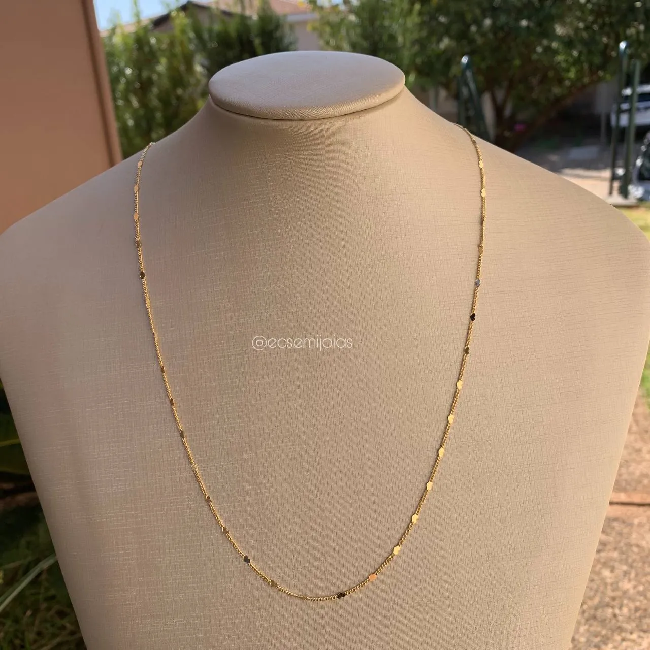 Colar com corações pequenos - 60 cm - banhado a ouro 18k
