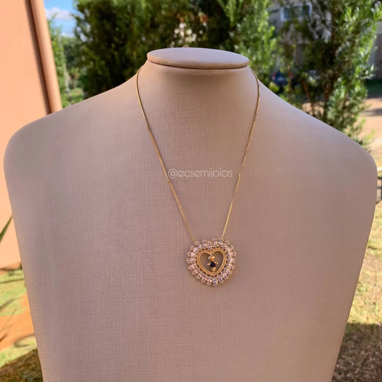 Colar coração cravejada de navete com 1 menino - 45 cm - banhado a ouro 18k