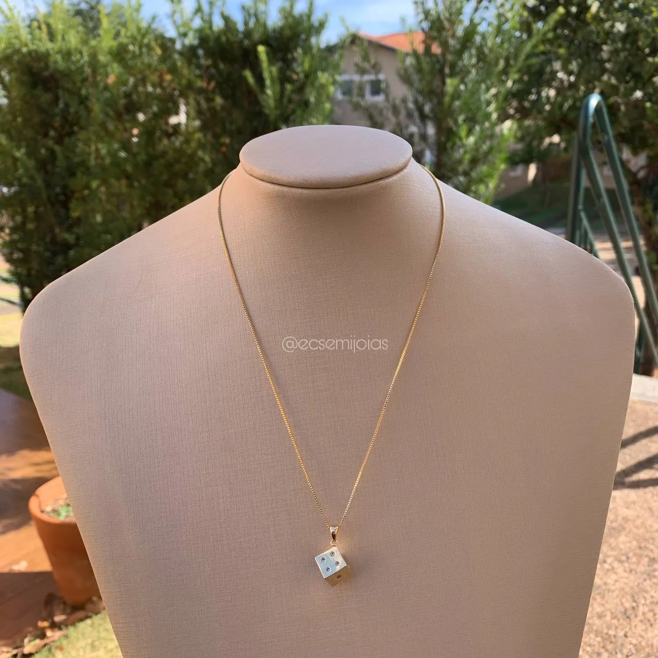 Colar dadinho com pedrinhas - 45 cm - banhado a ouro 18k