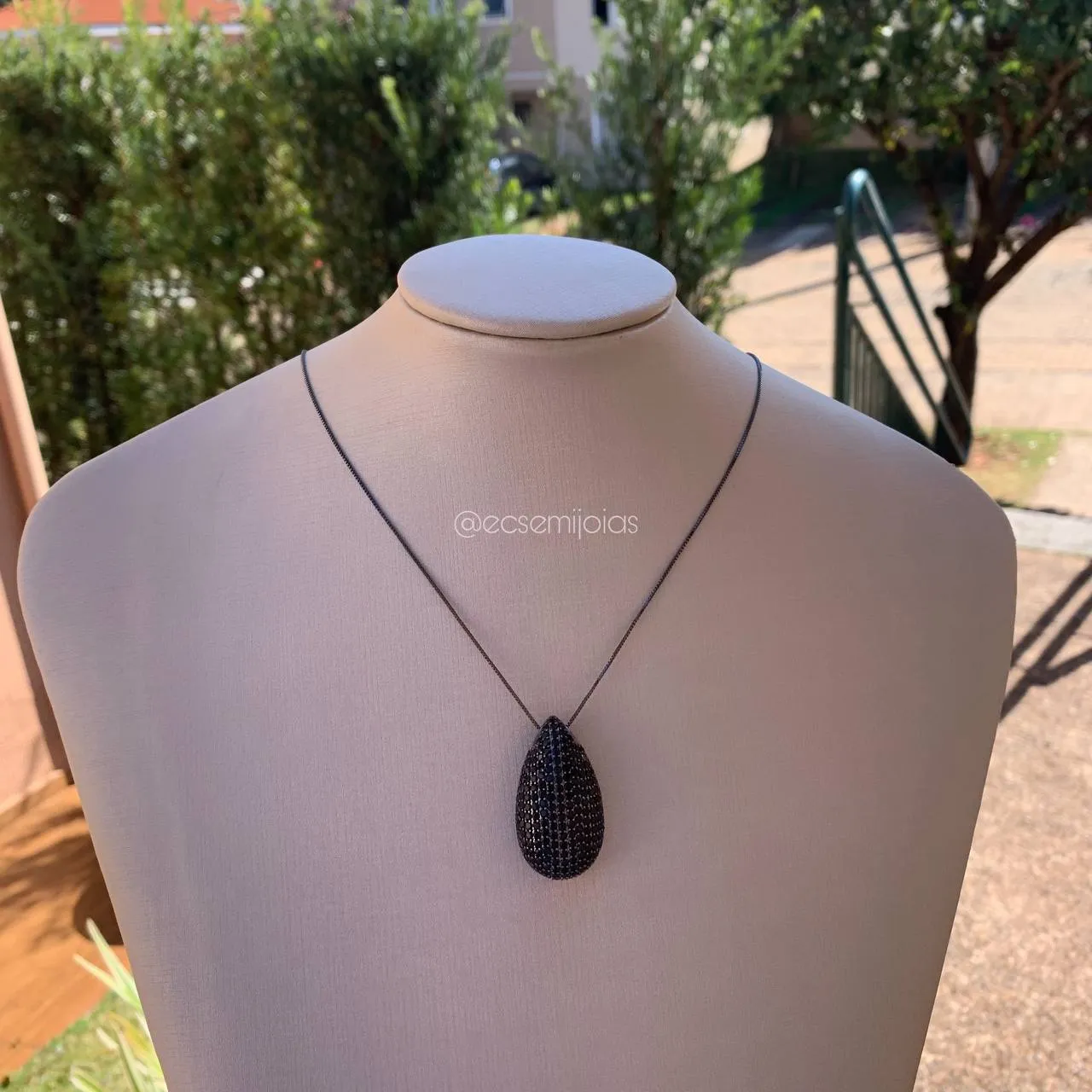 Colar de gota cravejado grande - banhado a ródio negro - 45cm + 5 cm de extensor