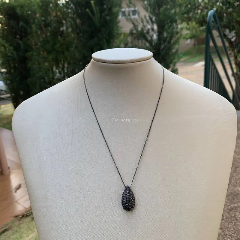Colar de gota cravejado médio - 45 cm - banhado a ródio negro