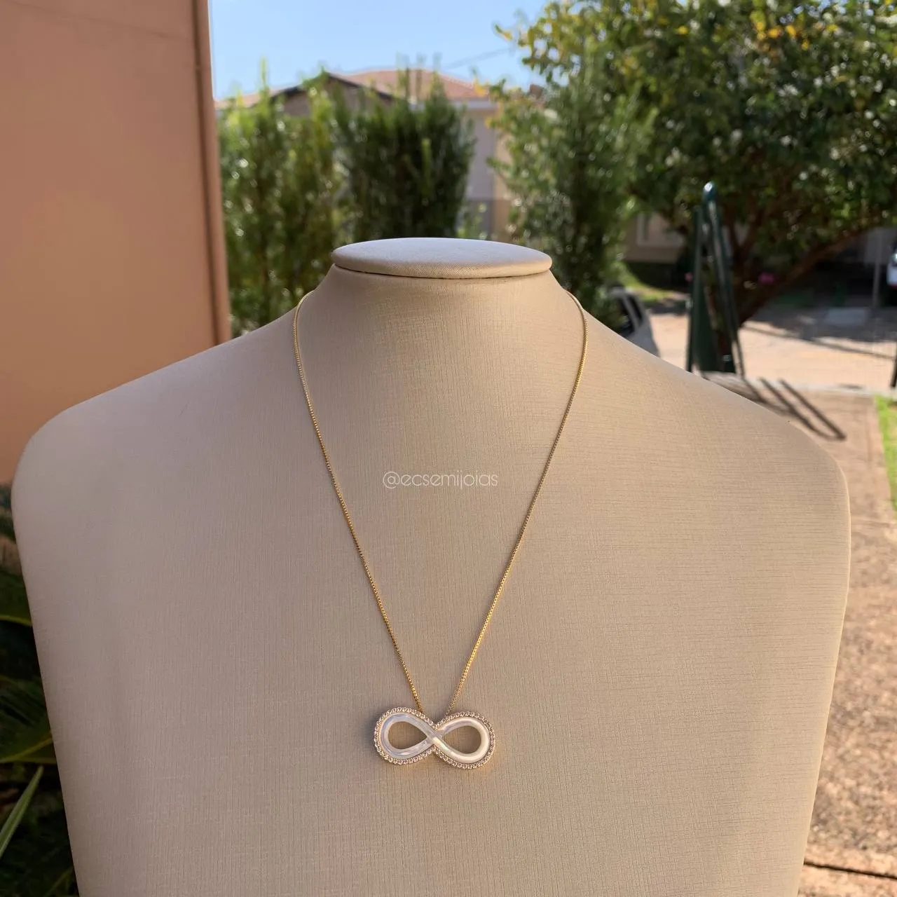 Colar infinito madre pérola cravejado em volta - 45 cm - banhado a ouro 18k