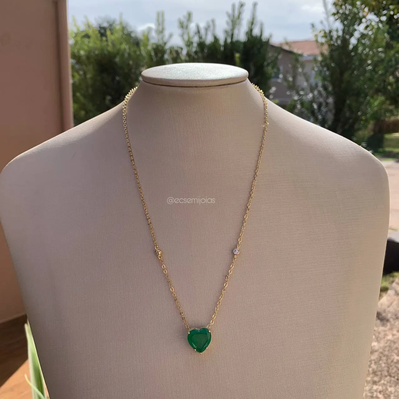 Colar pedra coração com galeria trabalhada 2 pontos de luz na corrente - 50 cm - banhado a ouro 18k