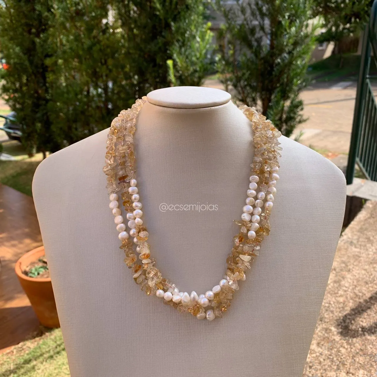Colar pedras brutas e perolas - 50 cm - banhado a ouro 18k