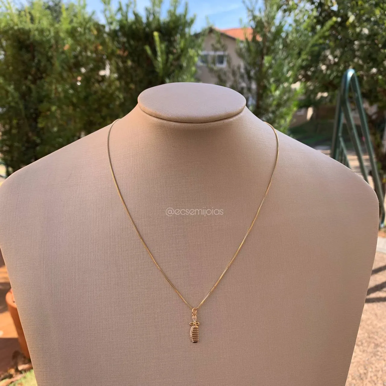 Colar pente cravejado - 45 cm - banhado a ouro 18k