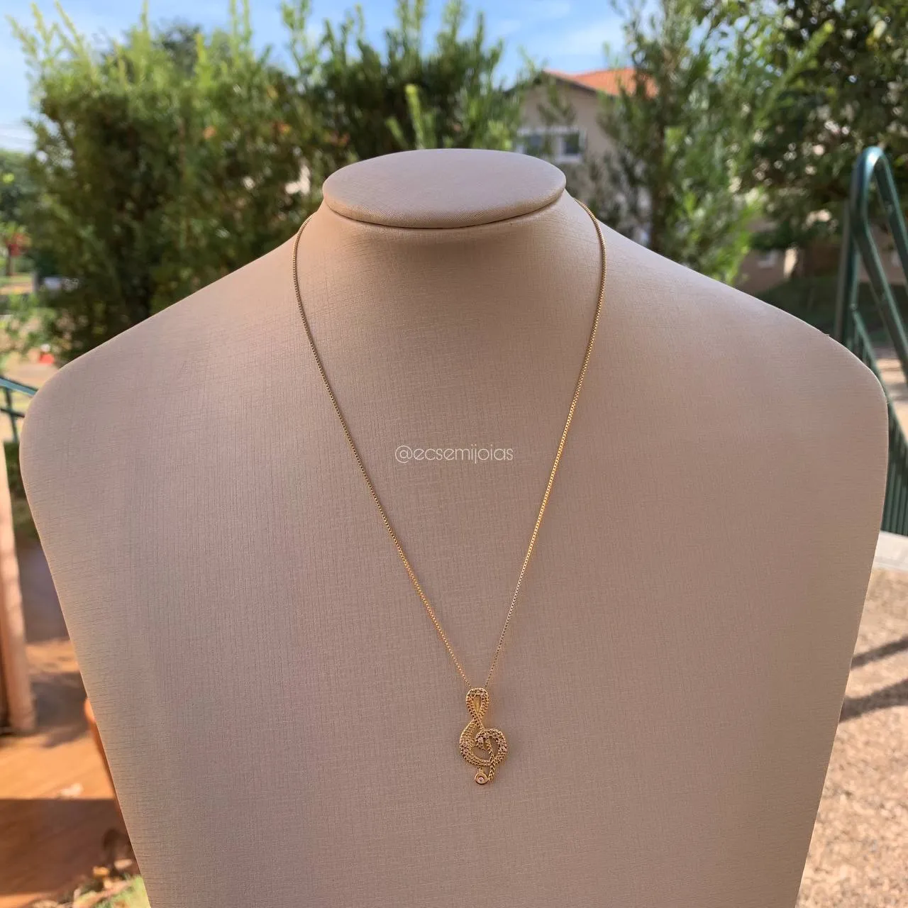 Colar veneziana com clave de sol cravejada - 45 cm - banhado a ouro 18k